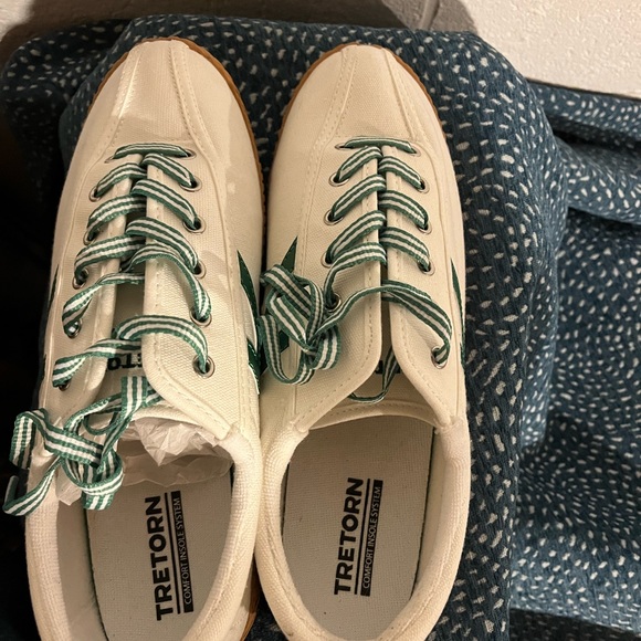 New without tags Tretorn canvas sneaker - Picture 7 of 8